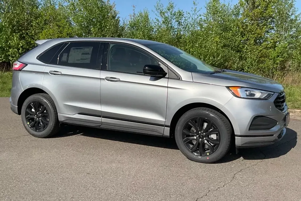 2024 Ford Edge SE photo 1