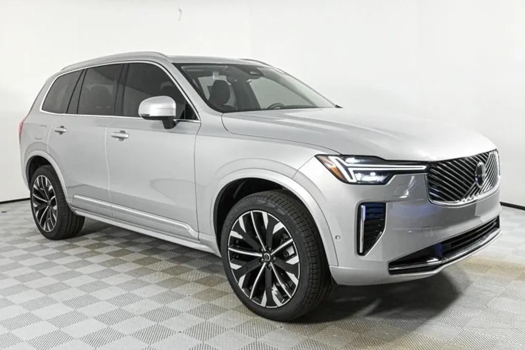 2025 Volvo XC90 B5 Plus photo 1