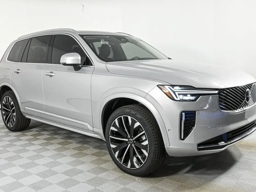 2025 Volvo XC90 B5 Plus photo 1