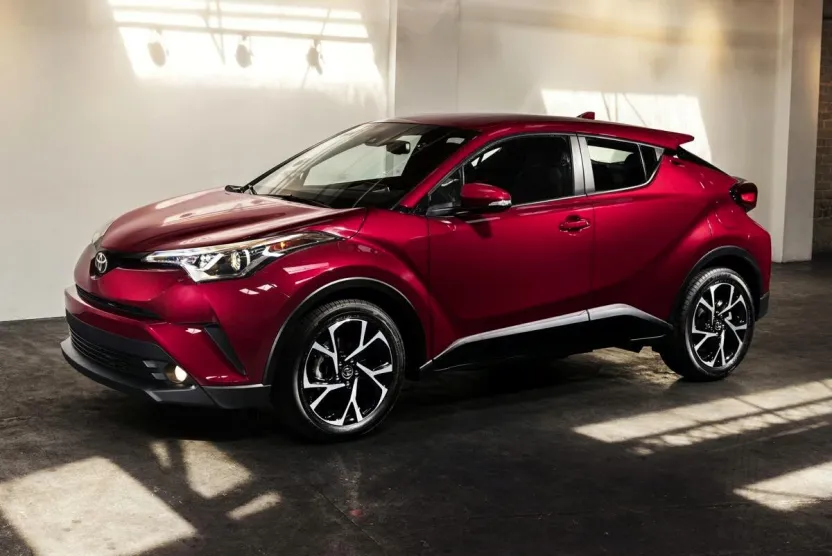 2019 Toyota C-HR XLE photo 1