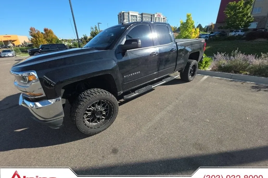 2019 Chevrolet Silverado LT photo 1