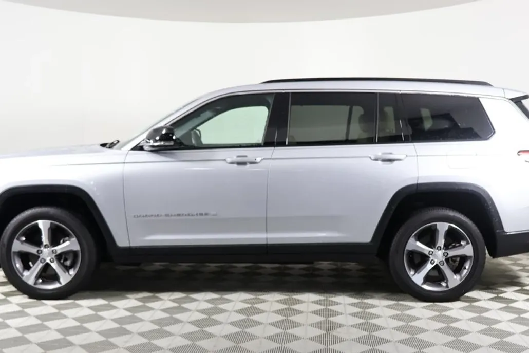 2024 Jeep Grand Cherokee Limited photo 1