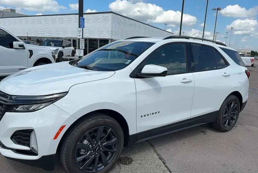 2024 Chevrolet Equinox RS photo 1