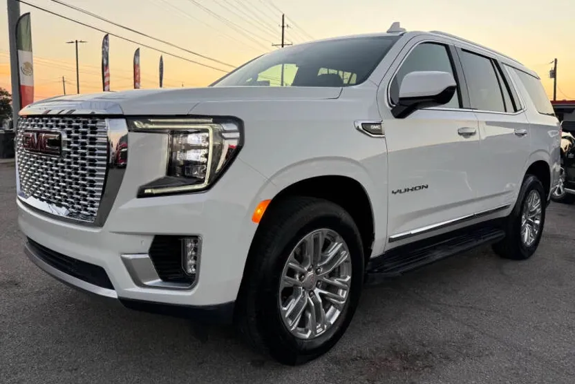 2023 Gmc Yukon SLT photo 1