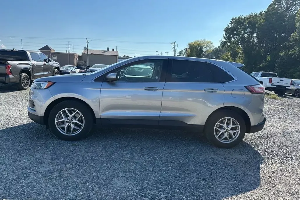 2024 Ford Edge SEL photo 1