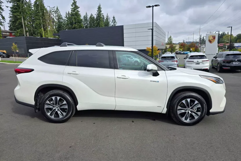 2021 Toyota Highlander Hybrid XLE photo 1