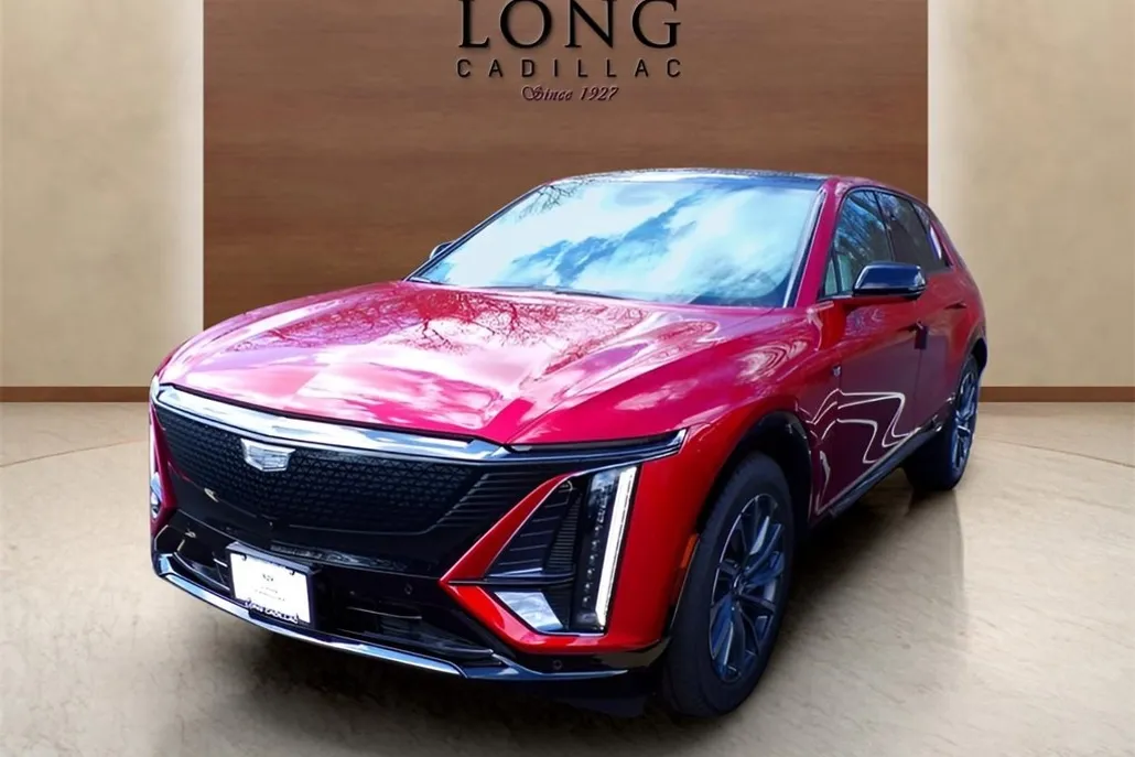 2025 Cadillac Lyriq Sport photo 1