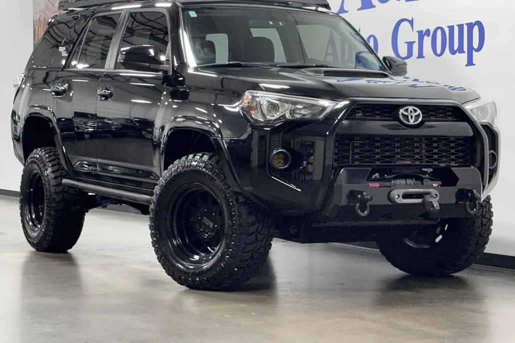2019 Toyota 4Runner TRD Off-Road Sport photo 1
