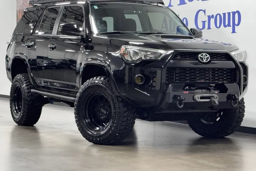 2019 Toyota 4Runner TRD Off-Road Sport photo 1