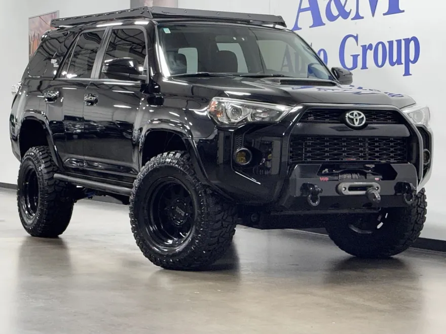 2019 Toyota 4Runner TRD Off-Road Sport photo 1
