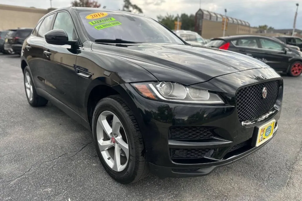 2019 Jaguar F-PACE Premium photo 1