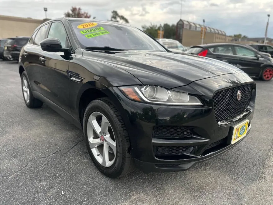 2019 Jaguar F-PACE Premium photo 1