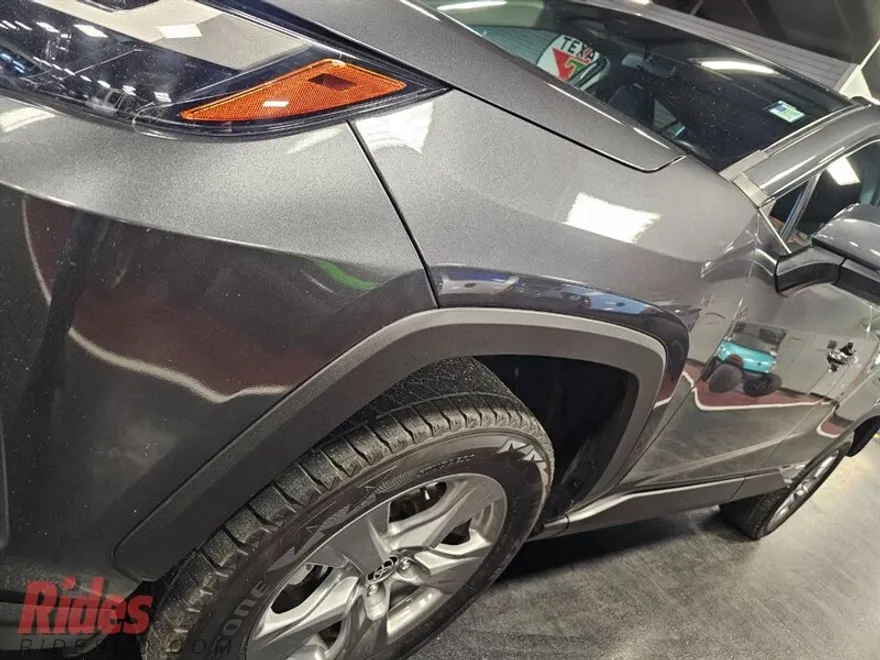 2022 Toyota RAV4 Hybrid XLE photo 1