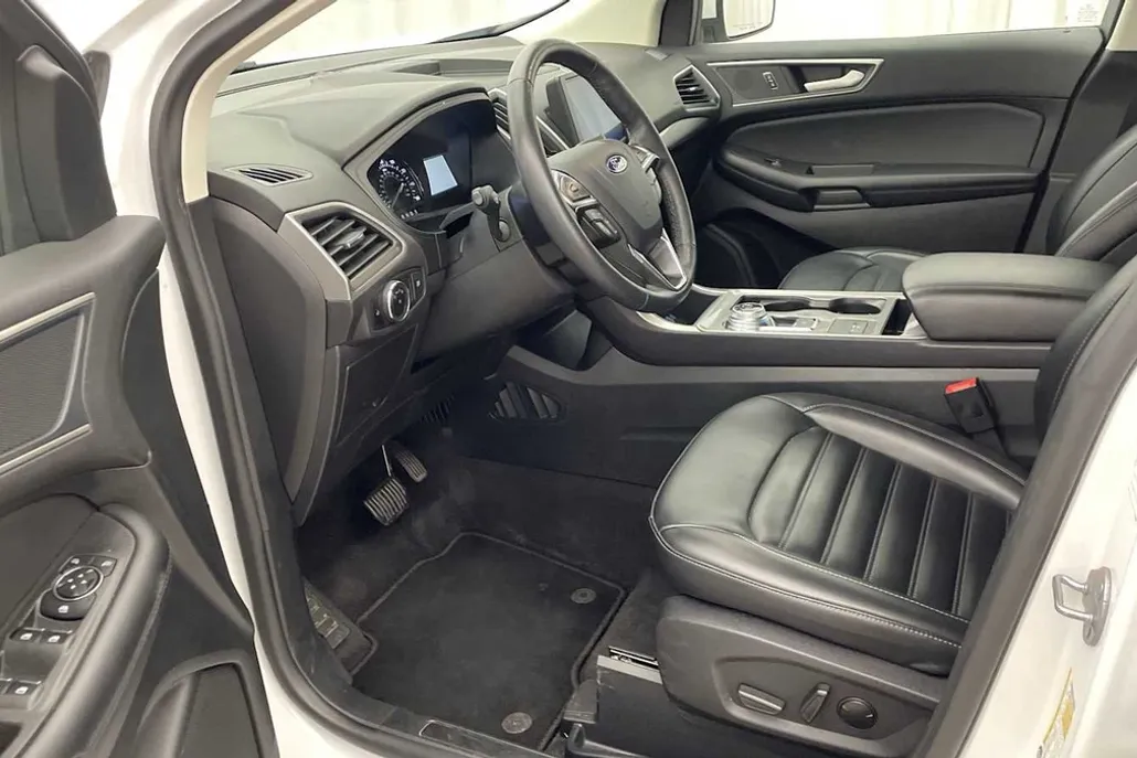 2024 Ford Edge SEL photo 1