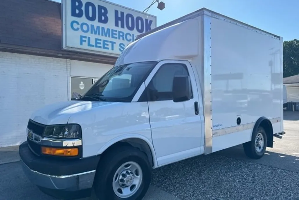 2024 Chevrolet Express Cutaway 3500 photo 1
