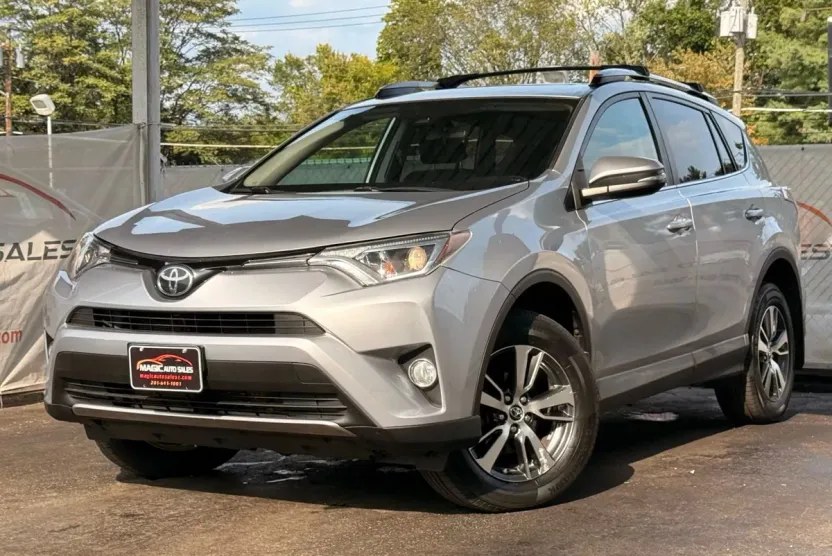 2017 Toyota RAV4 XLE Sport photo 1