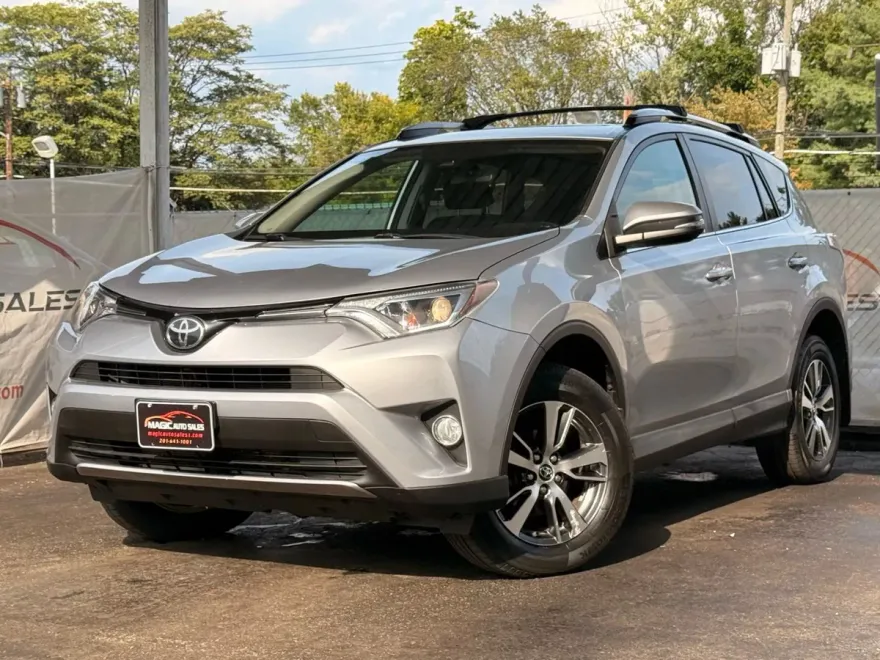 2017 Toyota RAV4 XLE Sport photo 1