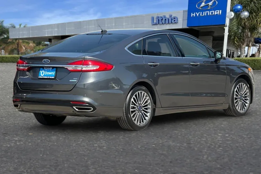 2017 Ford Fusion SE photo 1