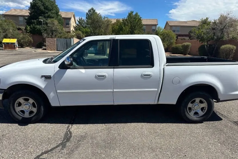 2002 Ford F-150 XLT photo 1