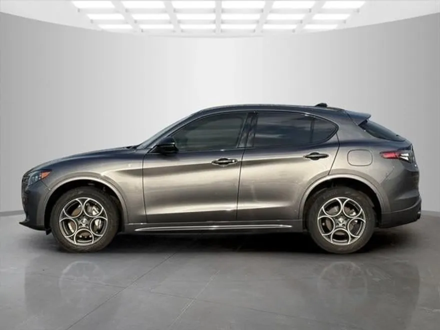 2024 Alfa Romeo Stelvio Ti photo 4
