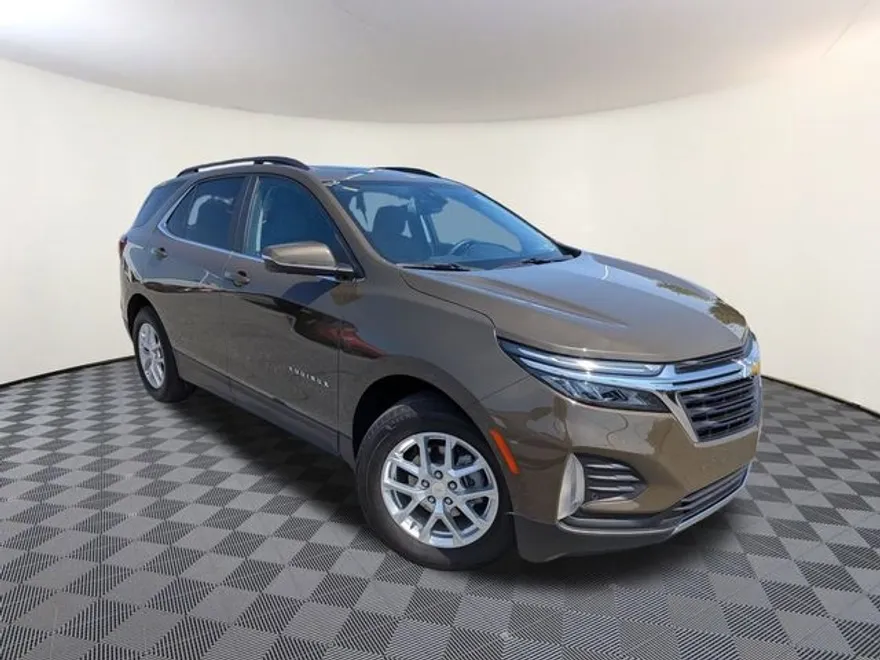 2024 Chevrolet Equinox LT photo 1