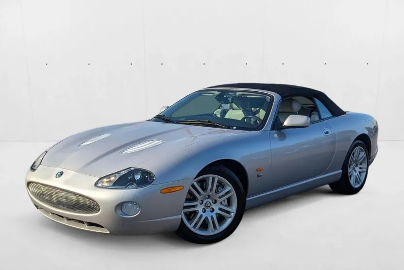 2005 Jaguar XK 8 XKR photo 1