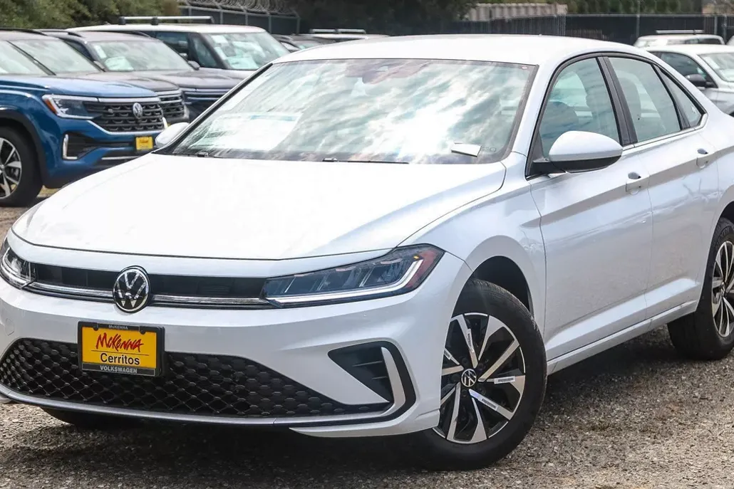 2025 Volkswagen Jetta S photo 1