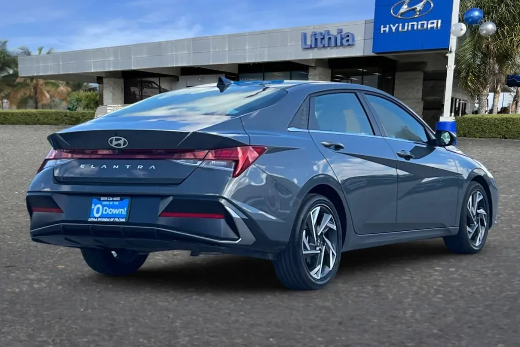 2025 Hyundai Elantra SEL Convenience photo 1