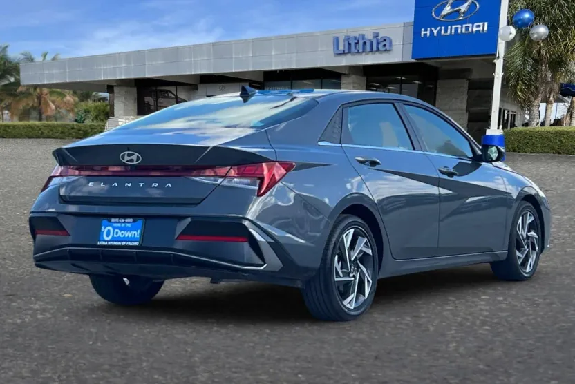 2025 Hyundai Elantra SEL Convenience photo 1