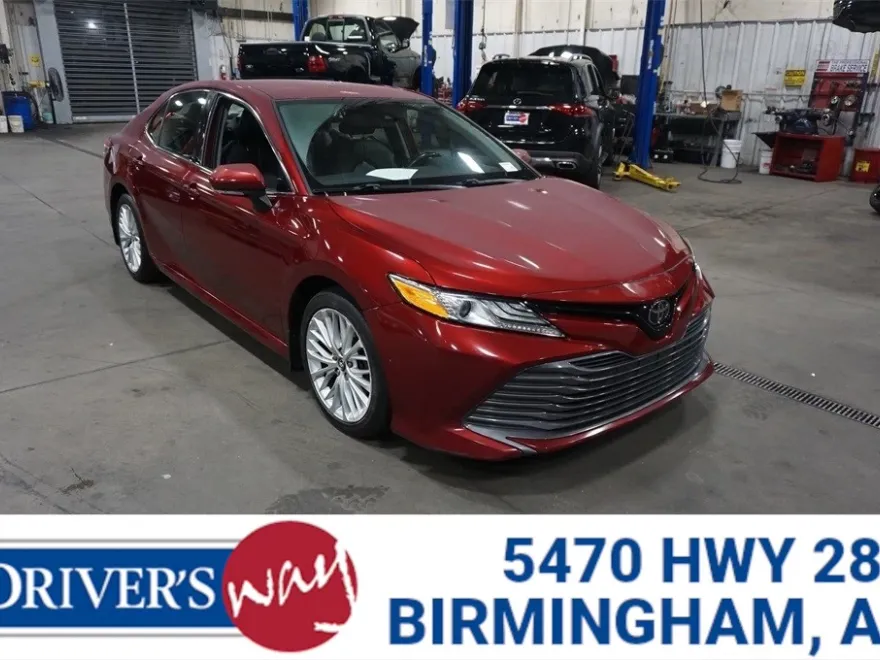 2020 Toyota Camry XLE photo 1