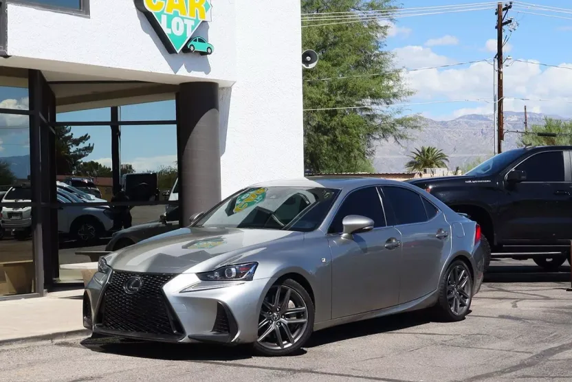 2018 Lexus IS 300 photo 1