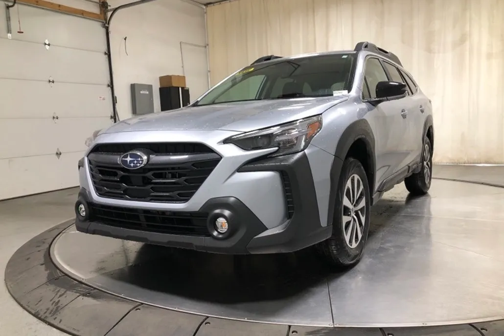 2025 Subaru Outback Premium photo 1