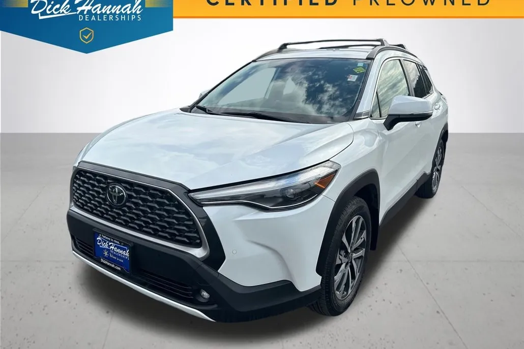 2022 Toyota Corolla Cross XLE photo 1