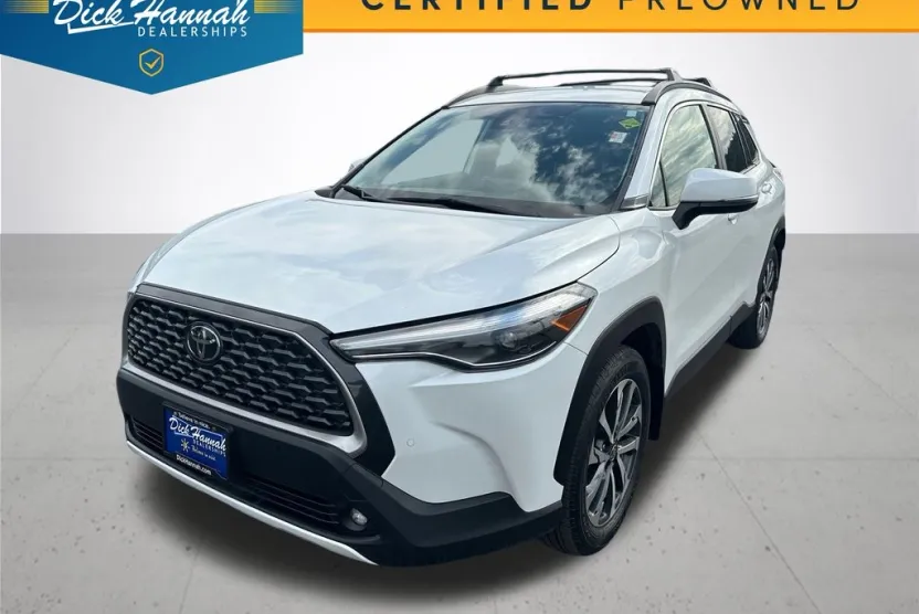 2022 Toyota Corolla Cross XLE photo 1