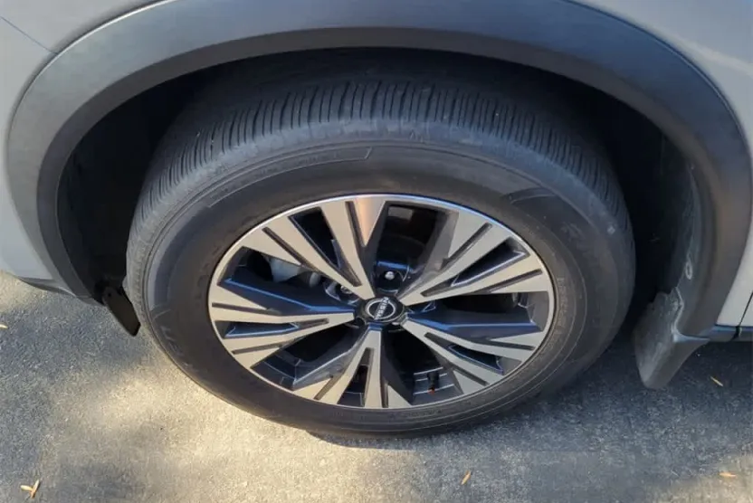 2023 Nissan Rogue SV photo 1