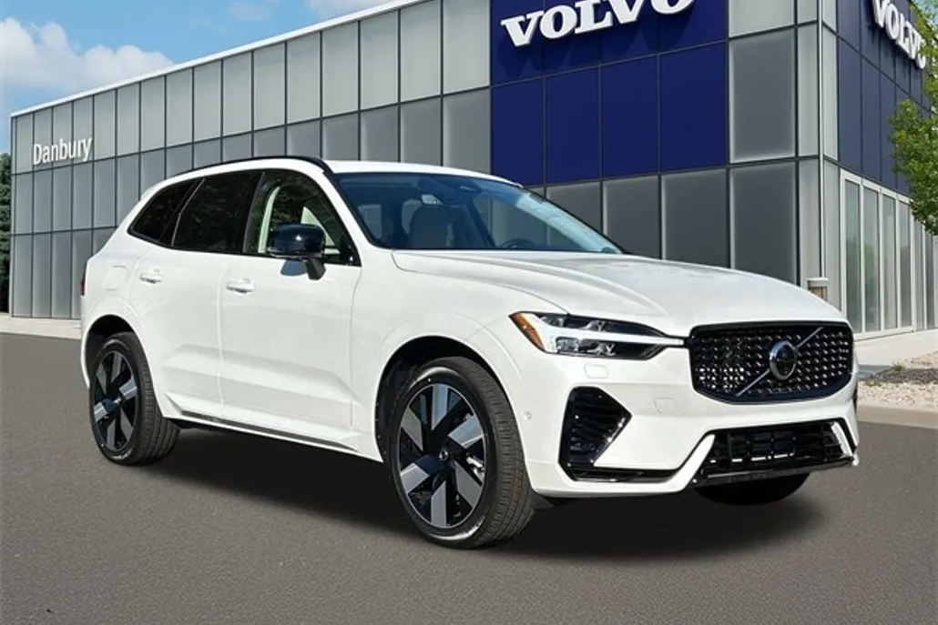 2025 Volvo XC60 Hybrid T8 Plus photo 1