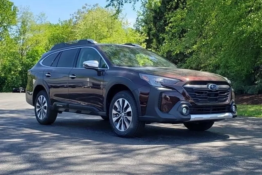2025 Subaru Outback Touring photo 1
