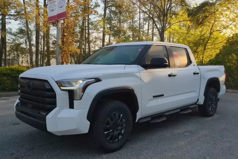 2025 Toyota Tundra SR5 CrewMax photo 1