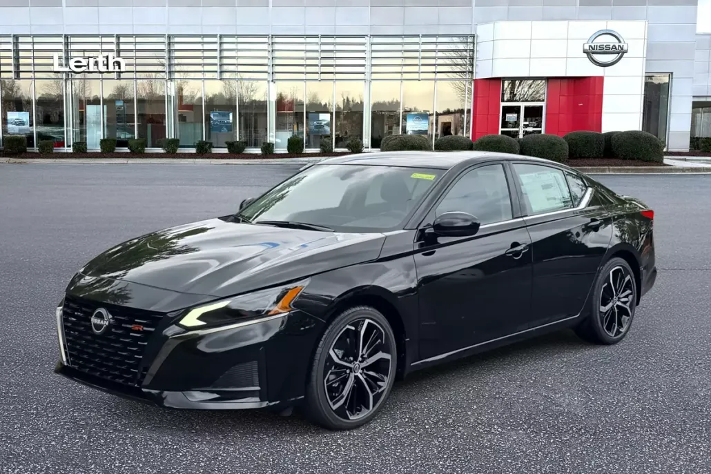 2025 Nissan Altima SR photo 1