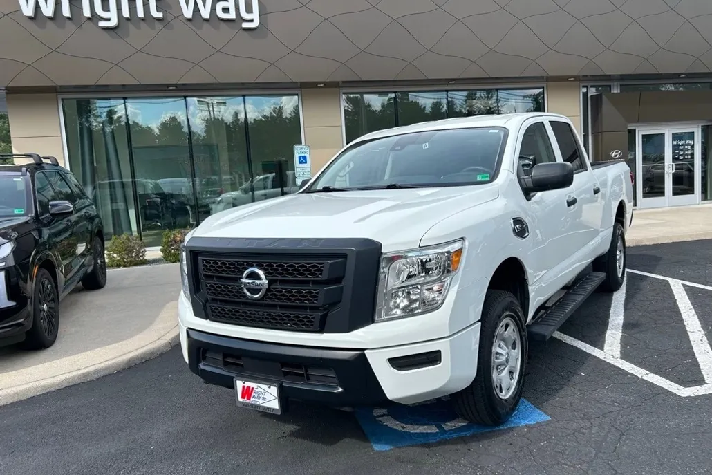 2022 Nissan Titan S photo 1
