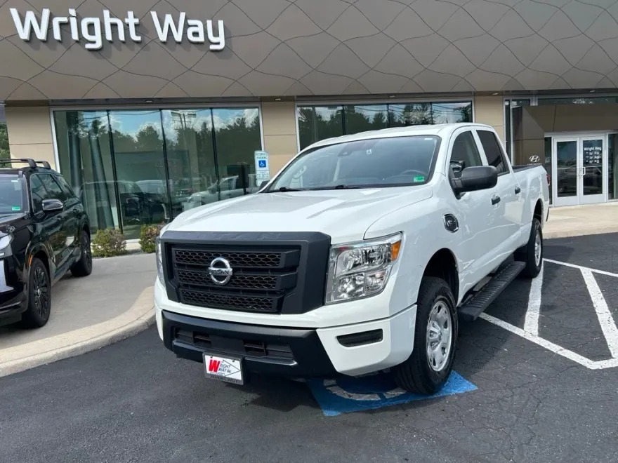 2022 Nissan Titan S photo 1