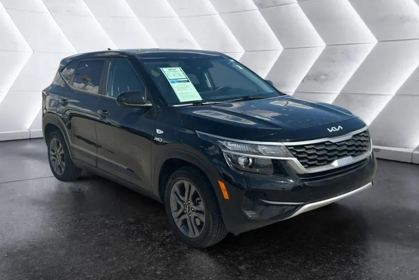 2023 Kia Seltos LX photo 1