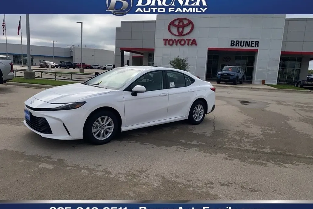 2025 Toyota Camry LE photo 1