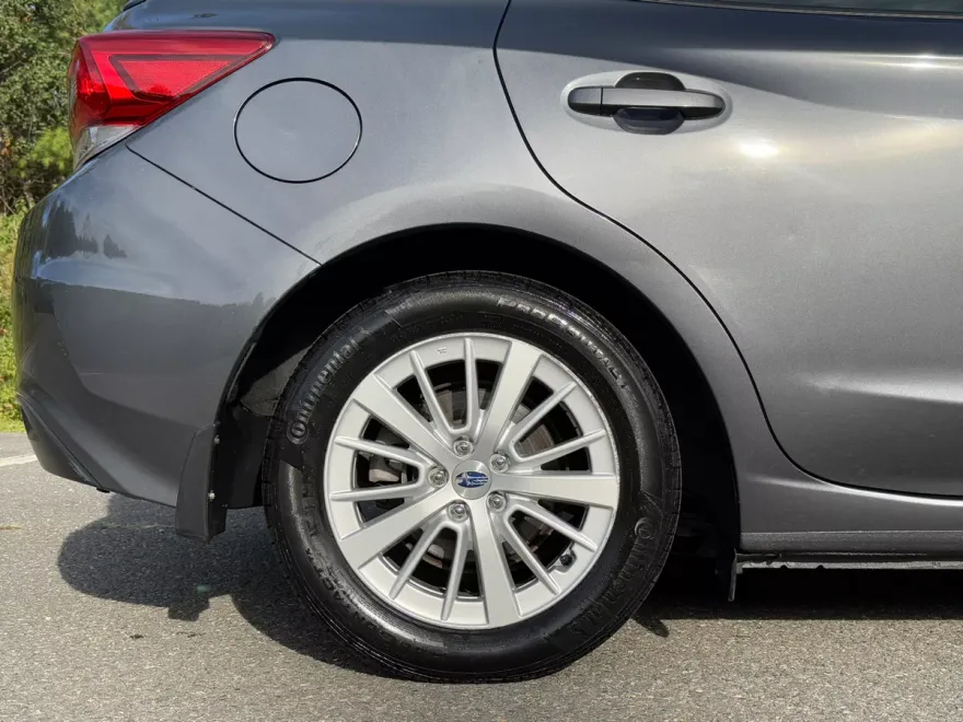 2018 Subaru Impreza 2.0i Premium photo 1