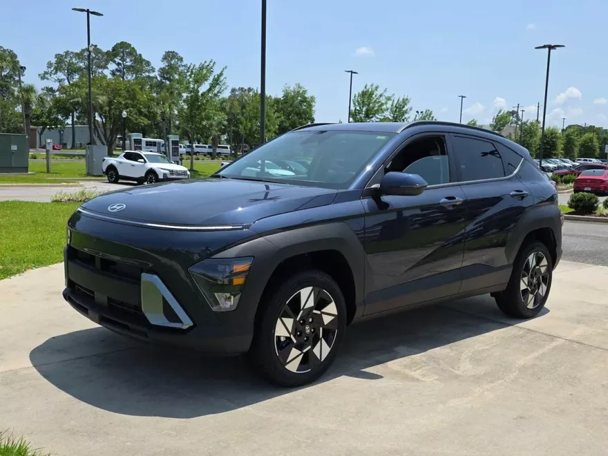 2025 Hyundai Kona SEL photo 1