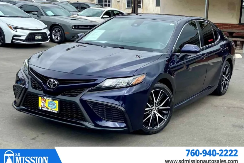 2021 Toyota Camry SE photo 1