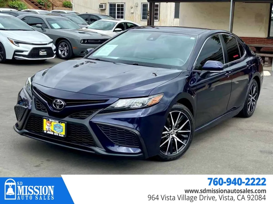 2021 Toyota Camry SE photo 1