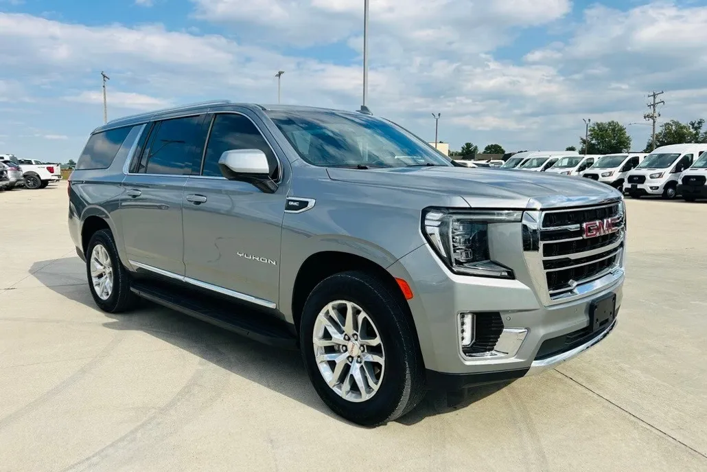 2024 Gmc Yukon XL SLT photo 1