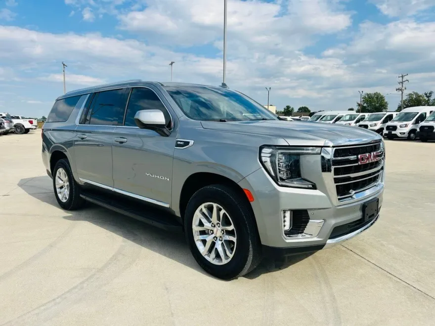 2024 Gmc Yukon XL SLT photo 1