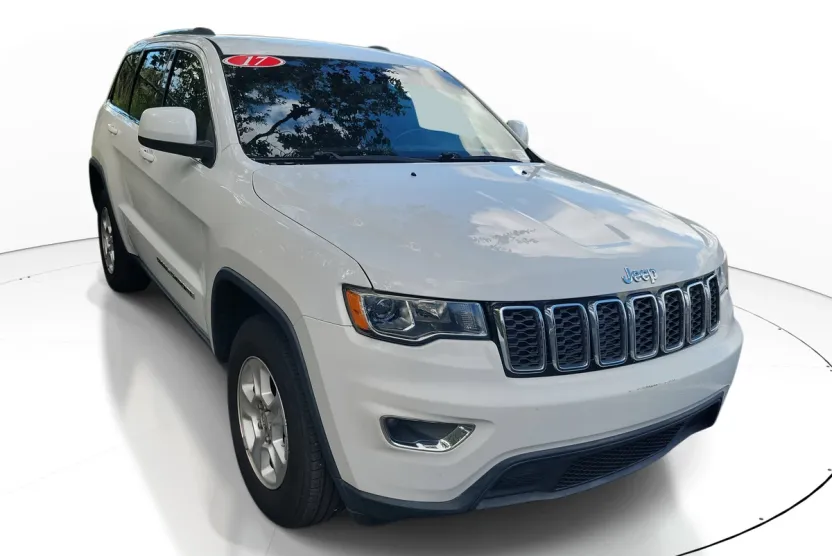 2017 Jeep Grand Cherokee Laredo photo 1